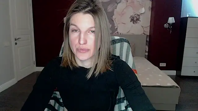 Snapshot of EmilyWalkeri chatting on 4, 3, 2025 EmilyWalkeri online show from 4, 3, 2025