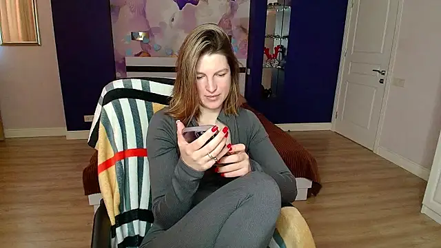 Snapshot of EmilyWalkeri chatting on 9, 3, 2025 EmilyWalkeri online show from 9, 3, 2025