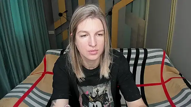 EmilyWalkeri online show from 4, 12, 2025