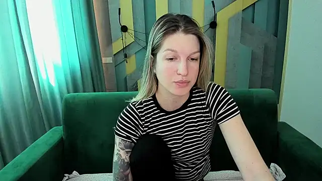EmilyWalkeri online show from 5, 4, 2026