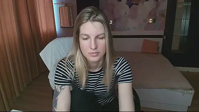 EmilyWalkeri online show from 10, 5, 2026