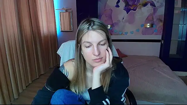 EmilyWalkeri online show from 11, 5, 2026