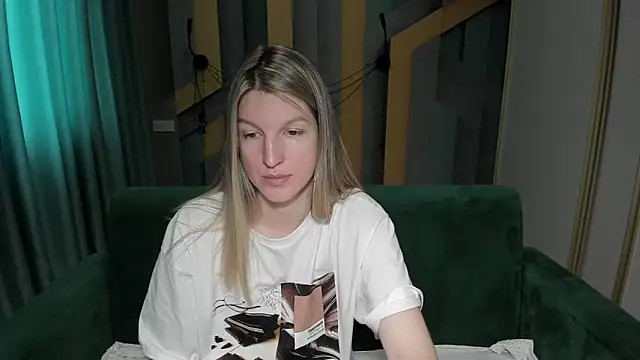 EmilyWalkeri online show from 13, 5, 2026