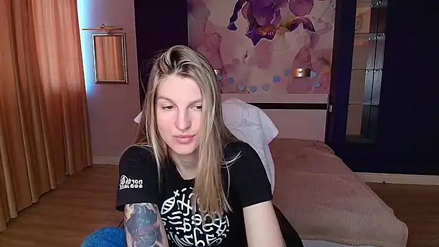 EmilyWalkeri online show from 25, 5, 2026