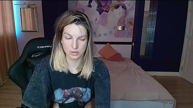 EmilyWalkeri online show from 28, 6, 2026