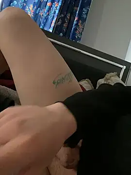 Snapshot of Clu0 chatting on 7, 4, 2026 Clu0 online show from 7, 4, 2026