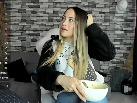 Snapshot of cindy_love2 chatting on 3, 10, 2025 cindy love2 online show from 3, 10, 2025