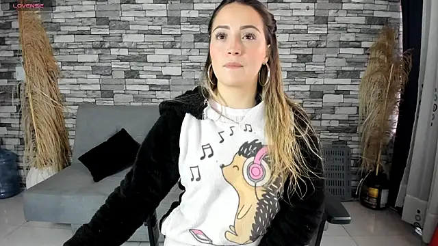 Snapshot of cindy_love2 chatting on 16, 10, 2025 cindy love2 online show from 16, 10, 2025