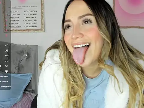 Snapshot of cindy_love2 chatting on 16, 11, 2025 cindy love2 online show from 16, 11, 2025