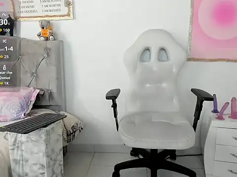 Snapshot of cindy_love2 chatting on 5, 12, 2025 cindy love2 online show from 5, 12, 2025