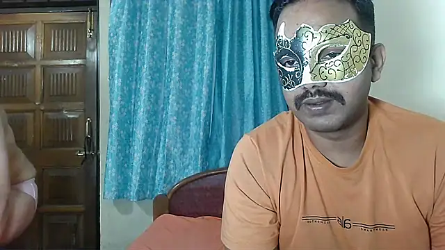 Snapshot of Cutehornycouples chatting on 1, 10, 2025 Cutehornycouples online show from 1, 10, 2025