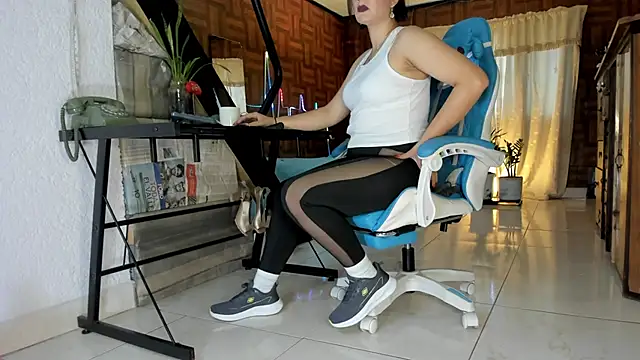 Snapshot of Cristina_Vanegas631 chatting on 15, 6, 2026 Cristina Vanegas631 online show from 15, 6, 2026