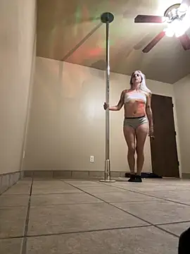 Snapshot of brooklyn3twelve chatting on 3, 10, 2025 brooklyn3twelve online show from 3, 10, 2025