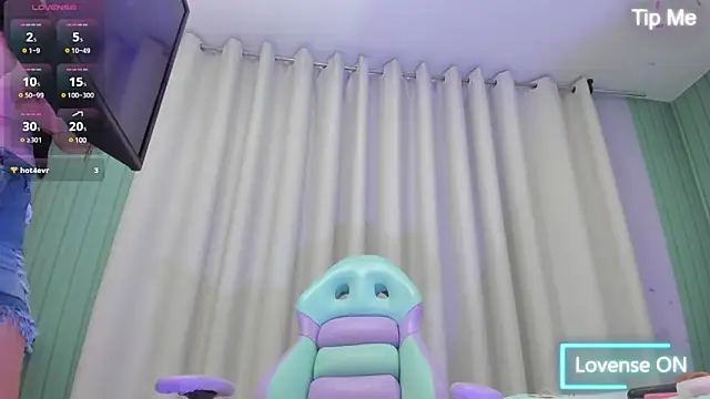 Snapshot of Emelyross_ chatting on 18, 2, 2025 Emelyross online show from 18, 2, 2025