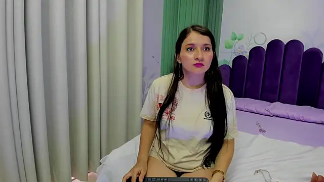 Snapshot of Emelyross_ chatting on 22, 2, 2025 Emelyross online show from 22, 2, 2025