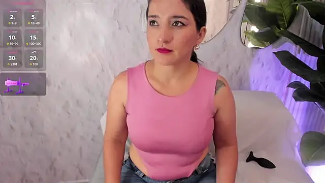 Snapshot of Emelyross_ chatting on 17, 10, 2025 Emelyross online show from 17, 10, 2025