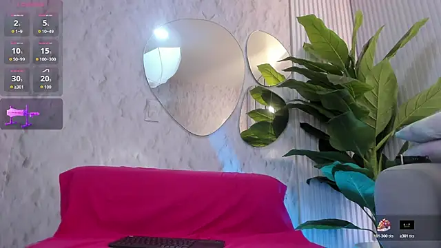 Snapshot of Emelyross_ chatting on 23, 10, 2025 Emelyross online show from 23, 10, 2025