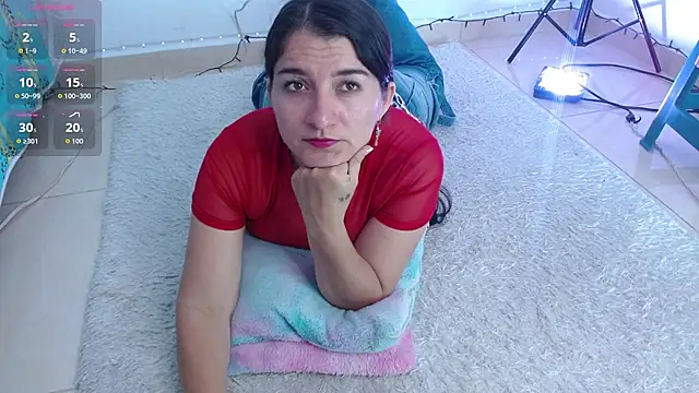 Snapshot of Emelyross_ chatting on 9, 6, 2026 Emelyross online show from 9, 6, 2026