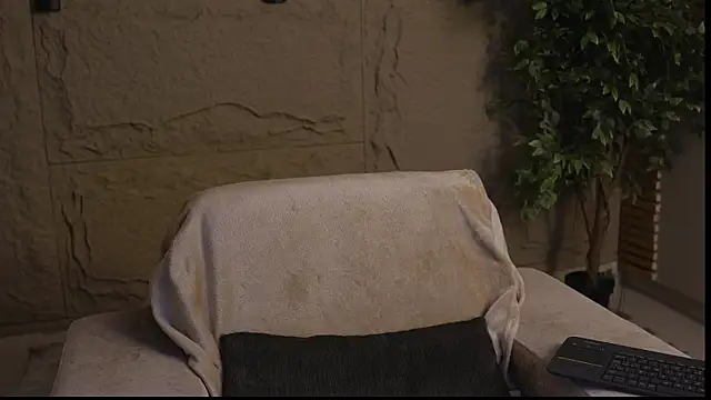 Logan Varela online show from 30, 9, 2025