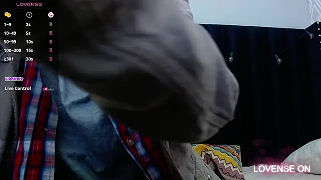 yourcuteneighbourr online show from 31, 12, 2024