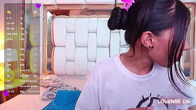 yourcuteneighbourr online show from 7, 3, 2025