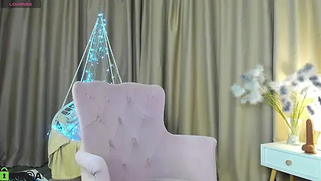 Valerie Woods online show from 23, 11, 2025