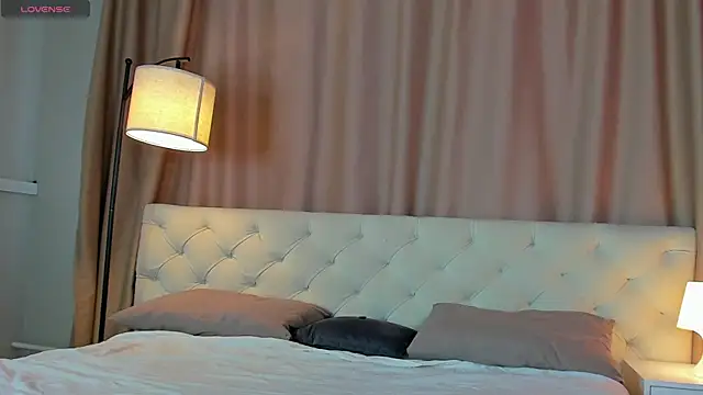 Valerie Woods online show from 24, 6, 2026