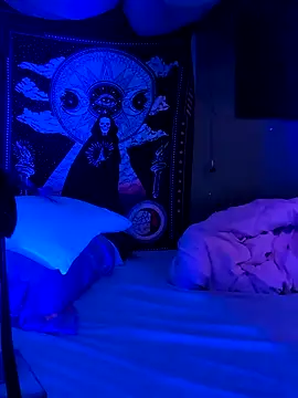 gurlnips online show from 31, 1, 2025