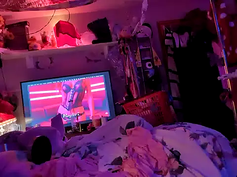 gurlnips online show from 2, 2, 2025