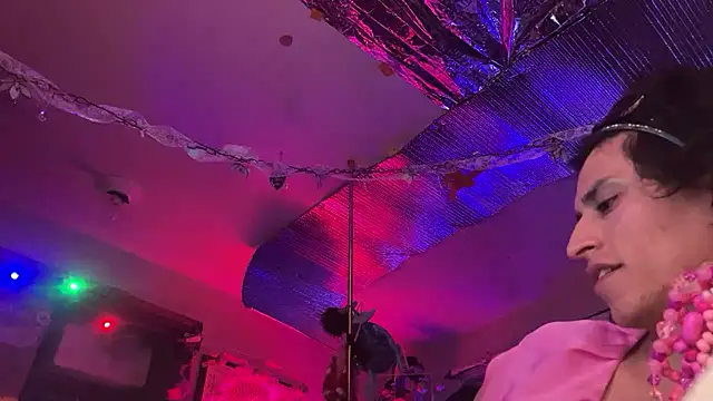 gurlnips online show from 2, 2, 2025