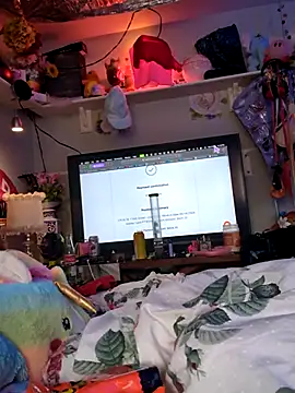 gurlnips online show from 2, 2, 2025