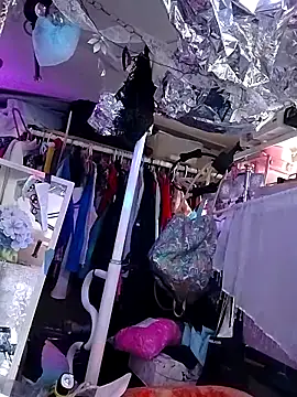 gurlnips online show from 27, 9, 2025