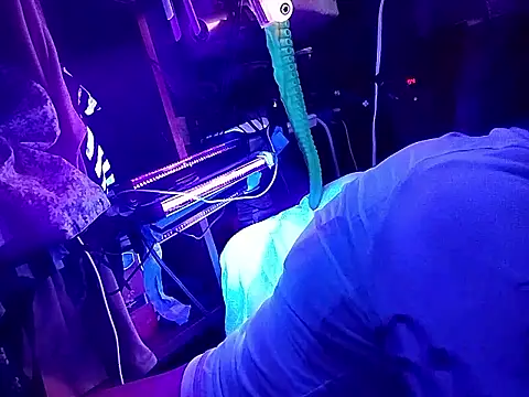 gurlnips online show from 11, 3, 2026