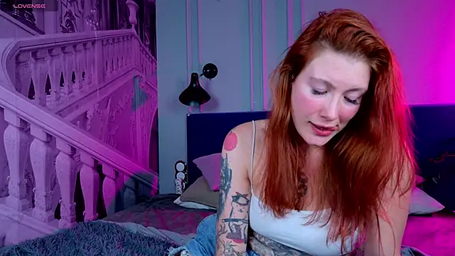 Snapshot of Liv_Fay chatting on 12, 12, 2024 Liv Fay online show from 12, 12, 2024