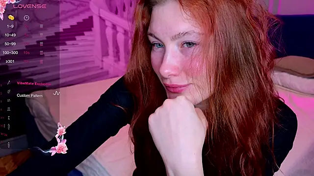 Snapshot of Liv_Fay chatting on 19, 12, 2024 Liv Fay online show from 19, 12, 2024