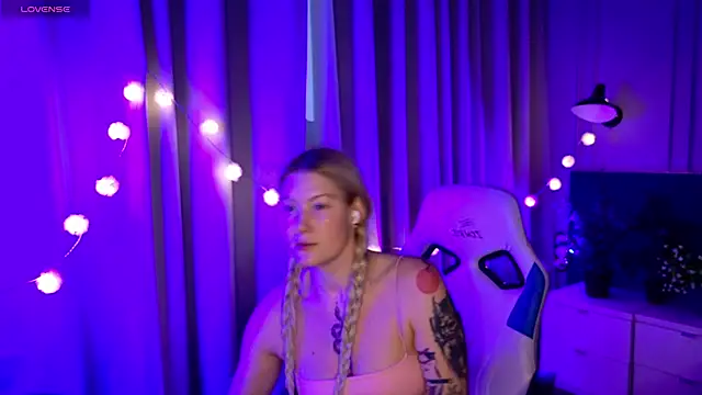 Snapshot of Liv_Fay chatting on 13, 2, 2025 Liv Fay online show from 13, 2, 2025