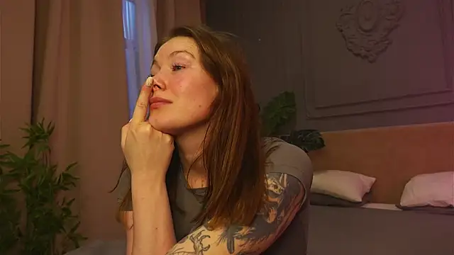 Snapshot of Liv_Fay chatting on 11, 10, 2025 Liv Fay online show from 11, 10, 2025