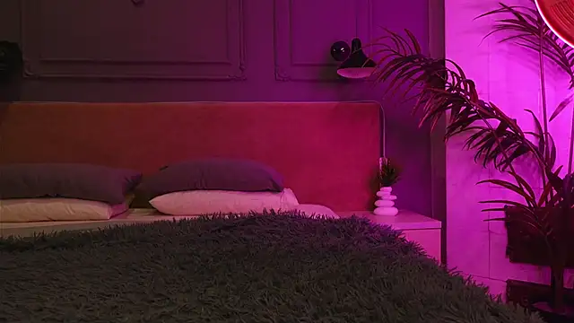 Snapshot of Liv_Fay chatting on 6, 11, 2025 Liv Fay online show from 6, 11, 2025