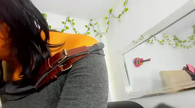 JazirMartinez online show from 26, 1, 2025