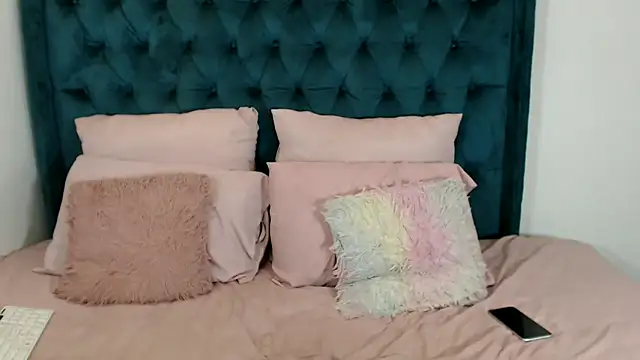 Snapshot of 1Blackertheberry1 chatting on 1, 2, 2025 1Blackertheberry1 online show from 1, 2, 2025