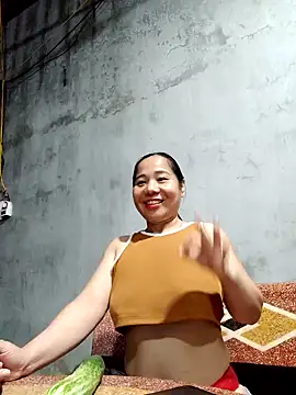 Snapshot of Queen_18200 chatting on 4, 12, 2024 Queen 18200 online show from 4, 12, 2024