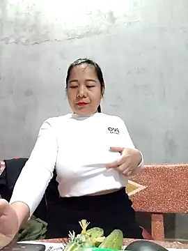 Snapshot of Queen_18200 chatting on 16, 12, 2024 Queen 18200 online show from 16, 12, 2024