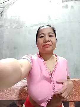 Snapshot of Queen_18200 chatting on 21, 12, 2024 Queen 18200 online show from 21, 12, 2024