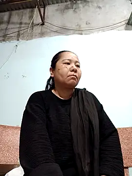 Snapshot of Queen_18200 chatting on 18, 12, 2025 Queen 18200 online show from 18, 12, 2025