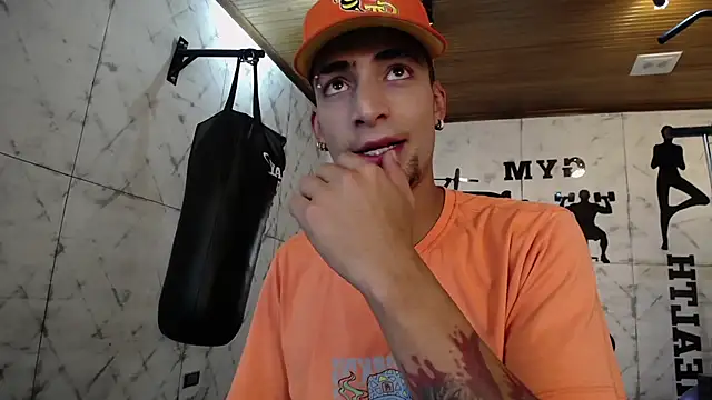 Snapshot of DrakeNeumann chatting on 2, 2, 2025 DrakeNeumann online show from 2, 2, 2025