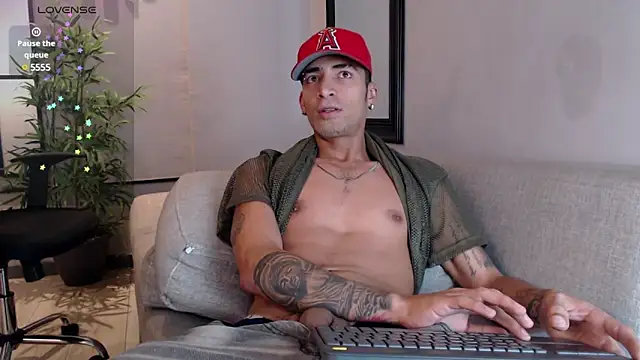 Snapshot of DrakeNeumann chatting on 11, 2, 2025 DrakeNeumann online show from 11, 2, 2025