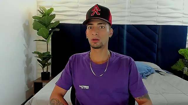 Snapshot of DrakeNeumann chatting on 1, 3, 2025 DrakeNeumann online show from 1, 3, 2025