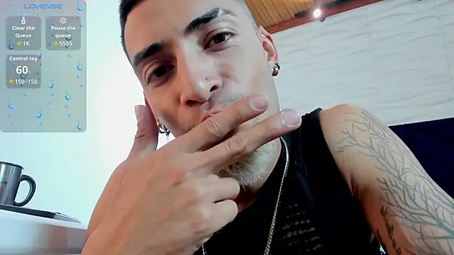 Snapshot of DrakeNeumann chatting on 13, 10, 2025 DrakeNeumann online show from 13, 10, 2025