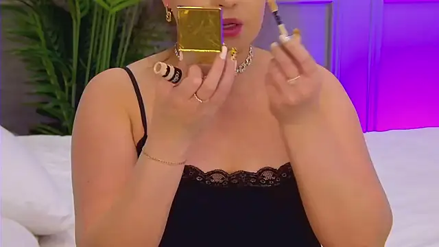 Snapshot of TrishaWinslet chatting on 27, 9, 2025 TrishaWinslet online show from 27, 9, 2025