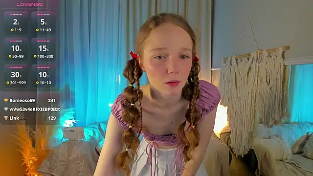 Snapshot of _Rose_Charming_ chatting on 3, 3, 2025 Rose Charming online show from 3, 3, 2025